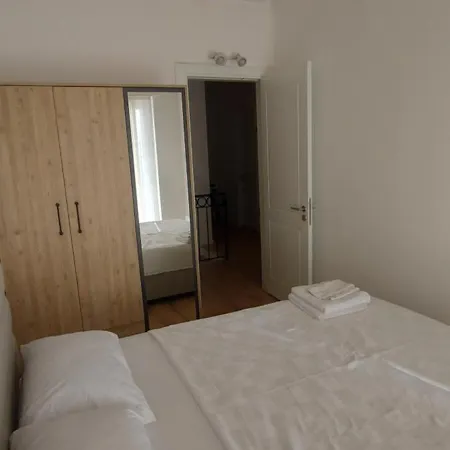 Havuzlu Tas 2 * Çeşme